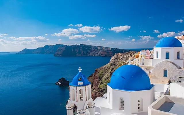 The mediterranean country is blessed with beautiful historical sites, stunning natural features, heavenly accommodation, and exquisite cuisine. 10 Night Greece Vacation Package 2021
