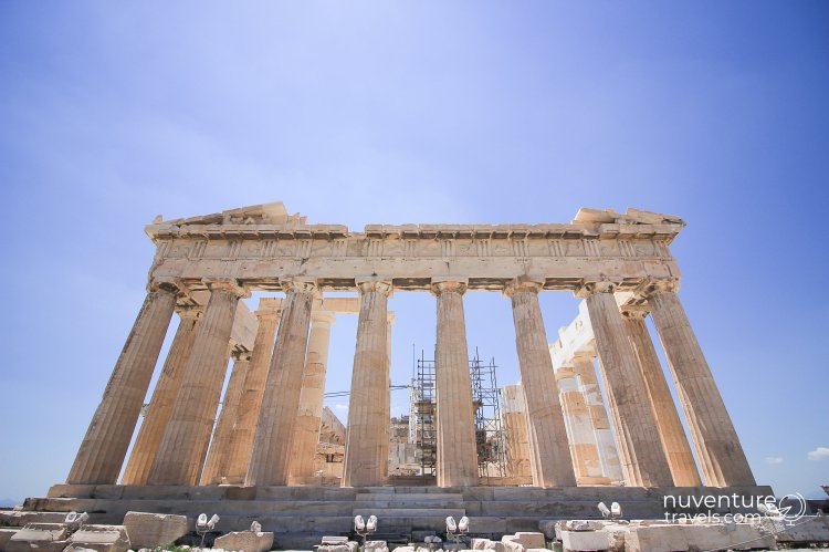The parthenon (on the left) and the acropolis museum (on the right). 8 Tips For Visiting The Parthenon Acropolis 8 Things I Wish I D Known Before Going Nuventure Travels