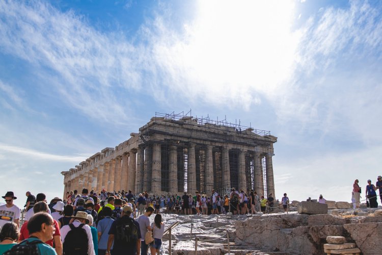 6.1m subscribers in the travel community. Photographer Victor Caccese