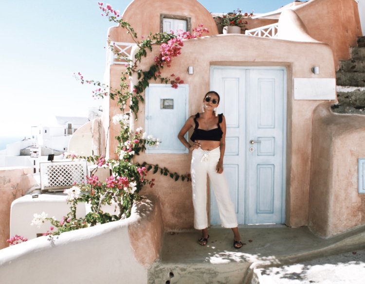 Find out what to do on your trip (with a map). Travel Guide Santorini Greece Alexandra Eansor