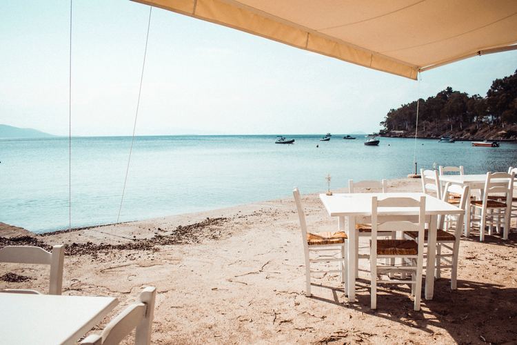 From breweries to beaches, there’s plenty to enjoy just a few hours from the windy city by stephanie strasnick foodies, historians, and art and architecture enthusiasts traveling to chicago will not be short on activities to fill their itin. Travel Lust Notes 4 Greek Island Hopping Routes From Athens