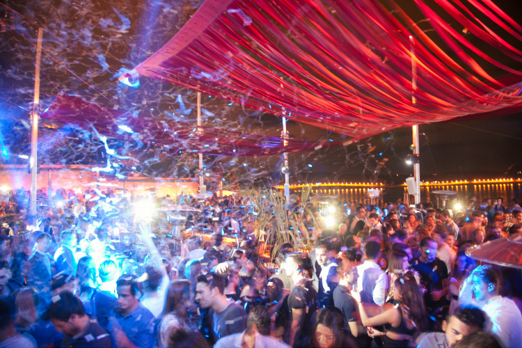 Nyc is the city that never sleeps, but the mediterranean knows that days are for snoozing. Athens Nightlife The Best Spots To Party In Athens This Season The Travelporter